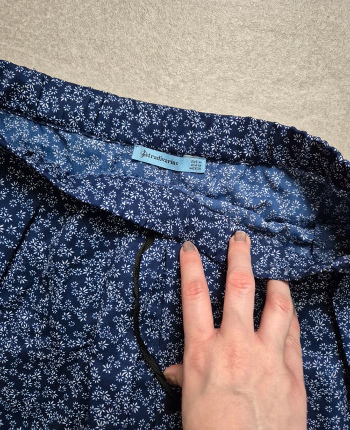 Short bleu fleurie stradivarius - photo numéro 2