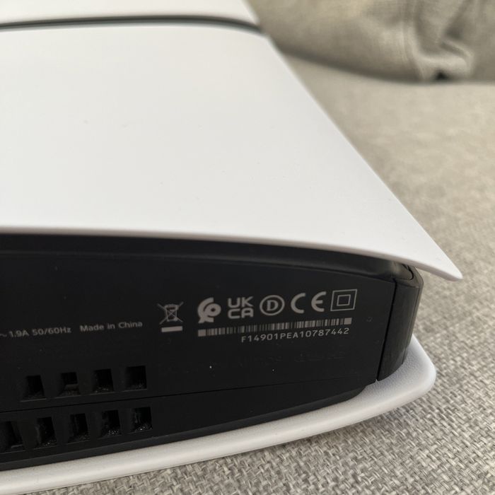 Sony PS5 Pro 2 To sans emballage - photo numéro 2