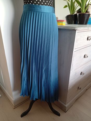 Jupe plissée satiné. Zara 36 