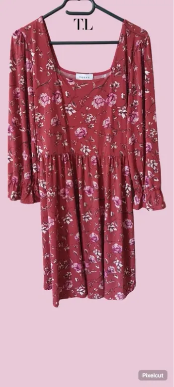 🌟robe fleuri -T.L neuve avec étiquette