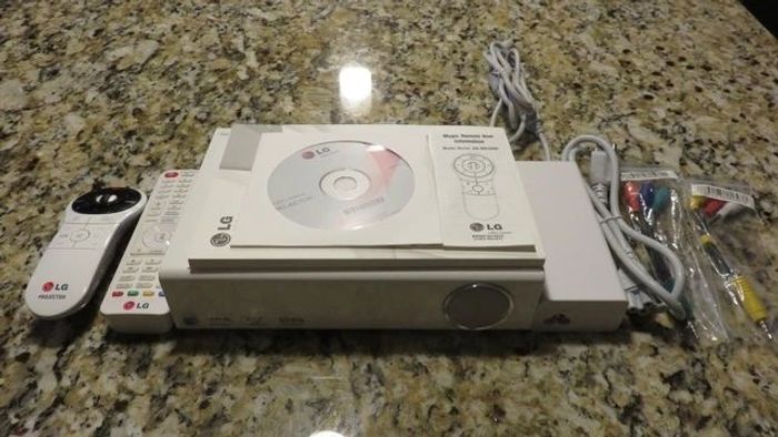 Projecteur home cinéma lG - photo numéro 2