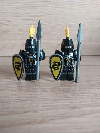 Figurines type lego 2 soldats chevaliers du Serpent