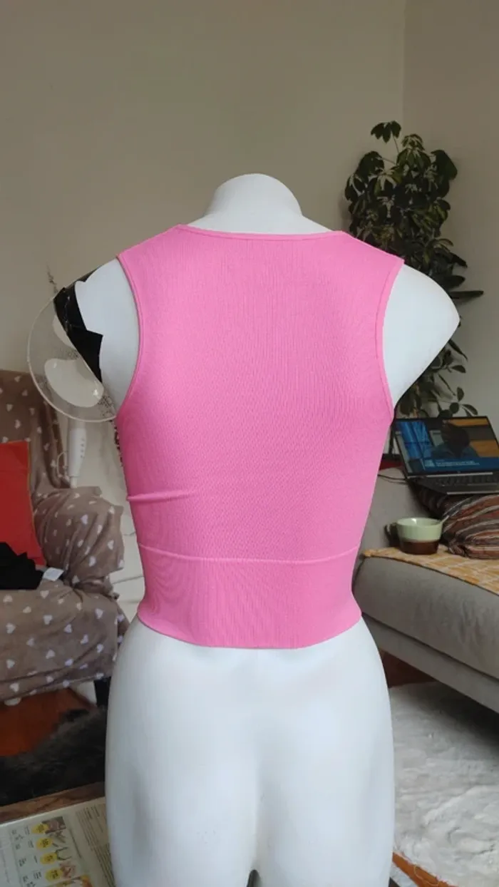 Top débardeur moulant décolleté rose fushia crop top - photo numéro 4