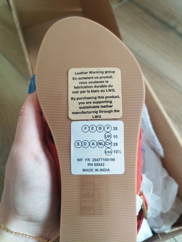 Paire de sandales en cuir corail fille pointure 28 neuve - photo numéro 3