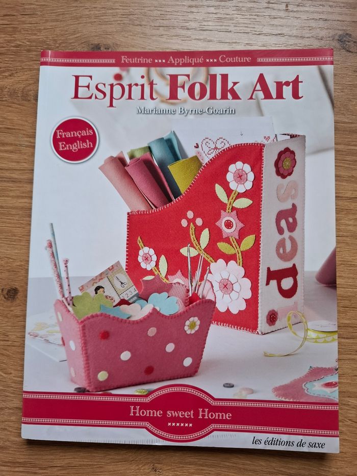Livre Feutrine/couture Esprit Folk Art en très bon état