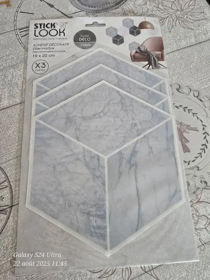 Cube blanc adhésif