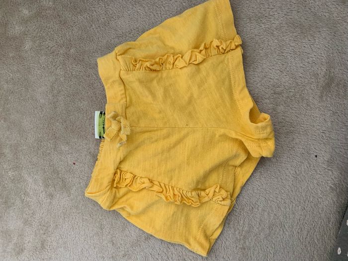 Short fille
