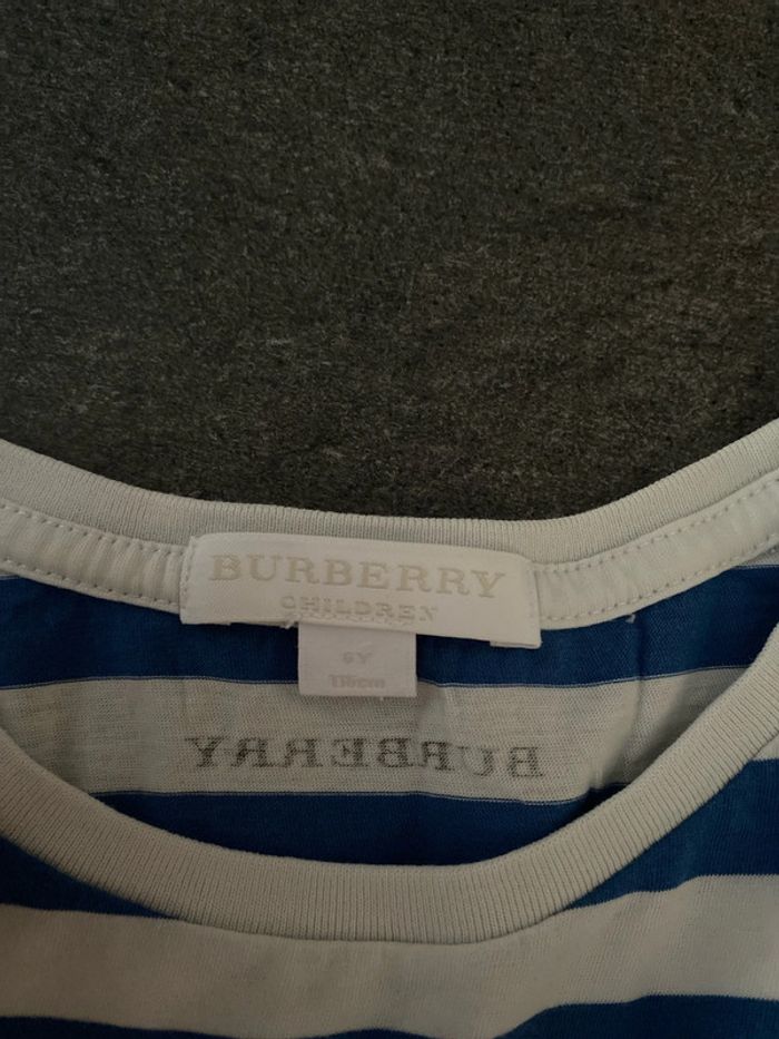 T-shirt Burberry 6 ans très bon état - photo numéro 3