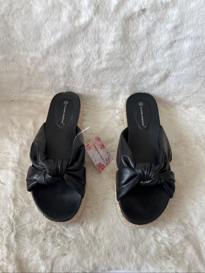 Sandales, claquettes noires pointure 40 - photo numéro 4