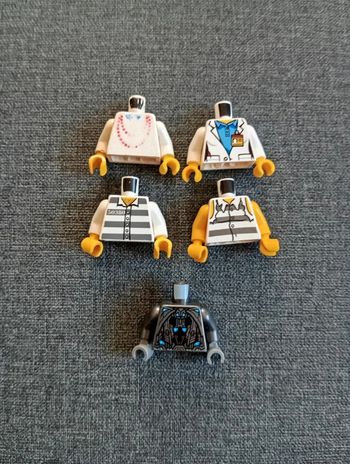 5 torse figurines lego