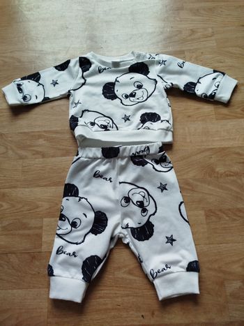 Ensemble pantalon et pull taille 1/3 mois