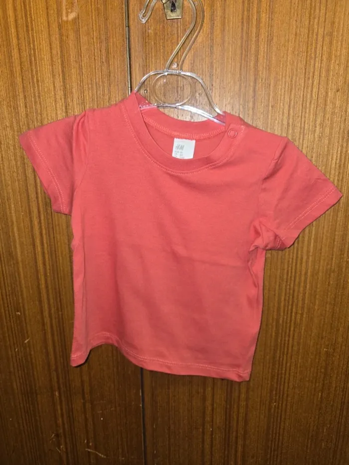 T-shirt bébé garçon H&M uni rouge corail – avec pressions à l’épaule