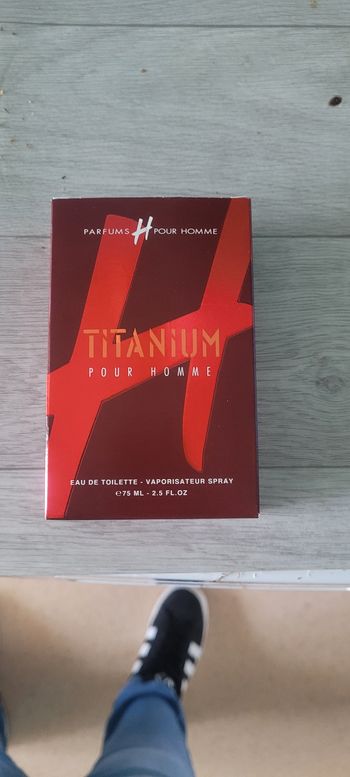 Parfum titanium neuf emballer