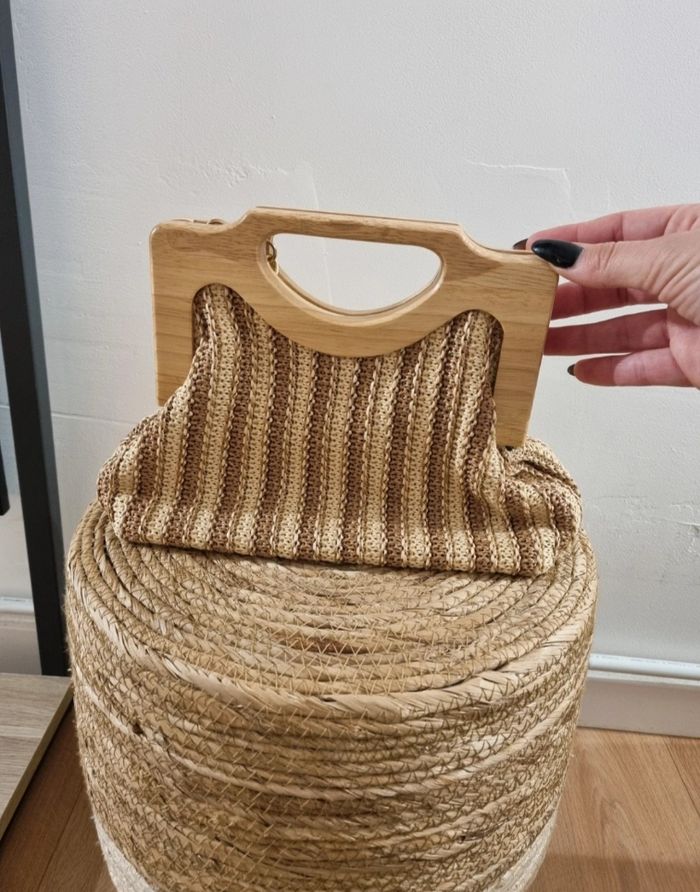 Sac à main avec chaîne dorée