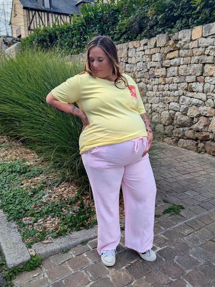 T-shirt Le soleil jaune corail rose
TU - photo numéro 5