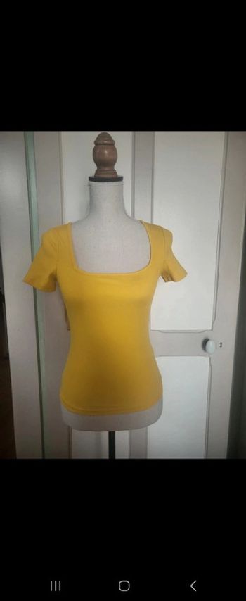 T-shirt jaune