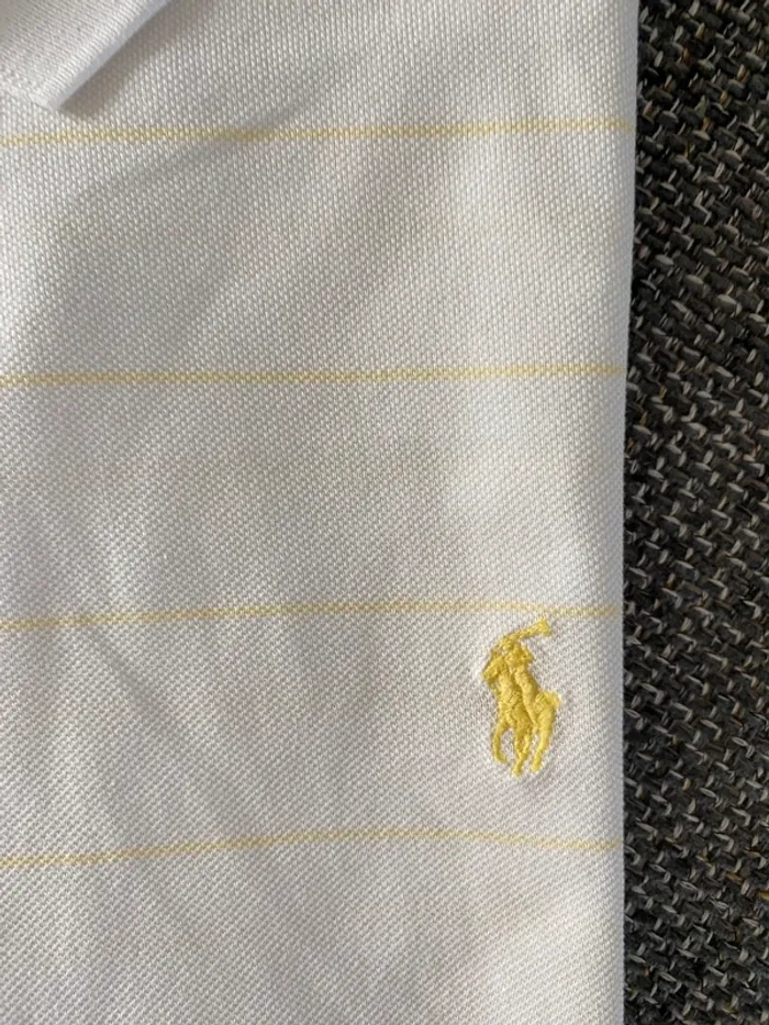 Polo Ralph Lauren XXL blanc à rayures jaunes – très bon état - photo numéro 2