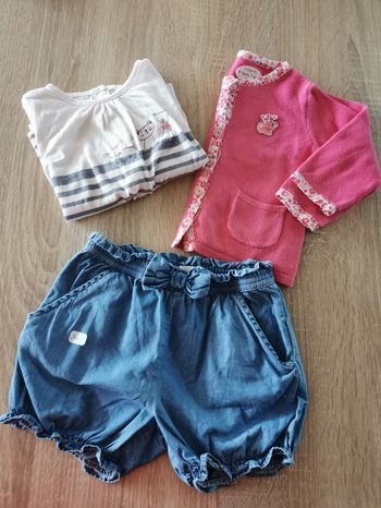 Ensemble  filles 12mois short, t-shirt manches longues et gilet en tres bon état