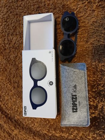 Lunettes neuves pour Bébé