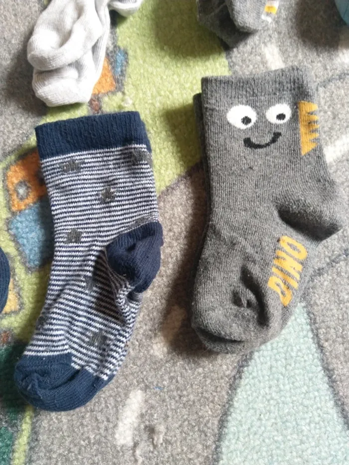 Lot 14 paires de chaussettes diverses marque taille 16-18 - photo numéro 3