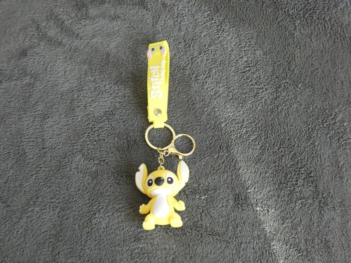 un porte-clés, Stitch jaune - photo numéro 2