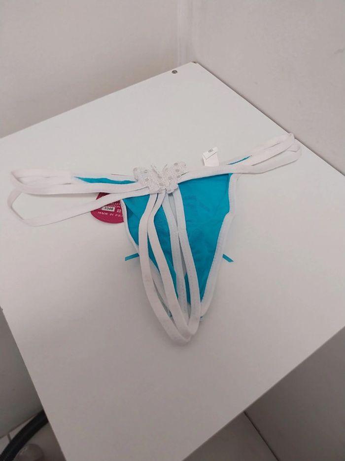 Strings bleu turquoise et blanc avec petit papillon - photo numéro 2