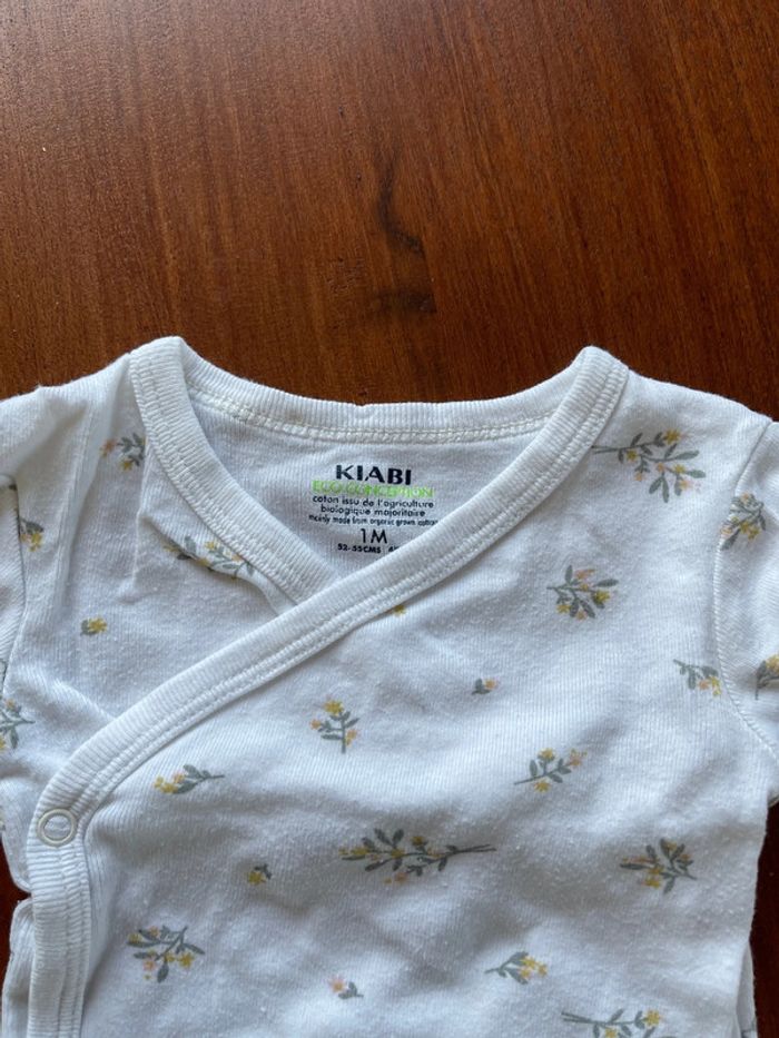 Lot de 2 bodies Kiabi taille 1 mois bon état - photo numéro 3