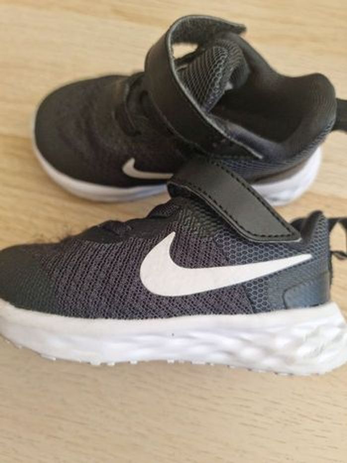 😍🤩😍👌Superbes Baskets nike mixte pointure 21 (mises 1 fois) 👌🤩😍 - photo numéro 3