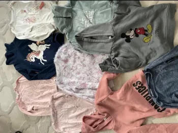 Lot de 9 haut pull sous pulls en bon état. 8 ans