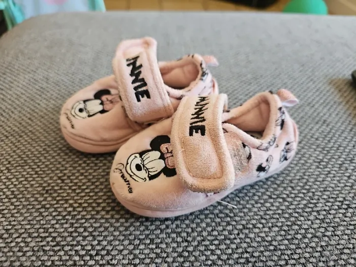 Lot chaussons Minnie 20 - photo numéro 11