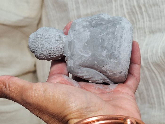 Petit bouddha Gautama gris décoration zen spirituel - photo numéro 3