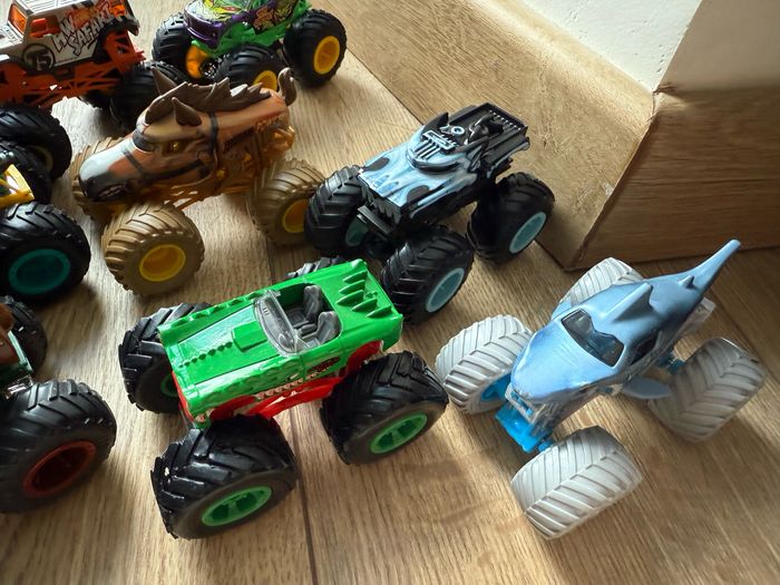 Lot de 8 monster truck monster jam hot wheels - photo numéro 2