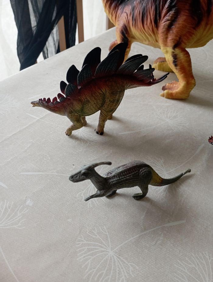 Lot 5 dinosaures différentes tailles 10€ - photo numéro 3