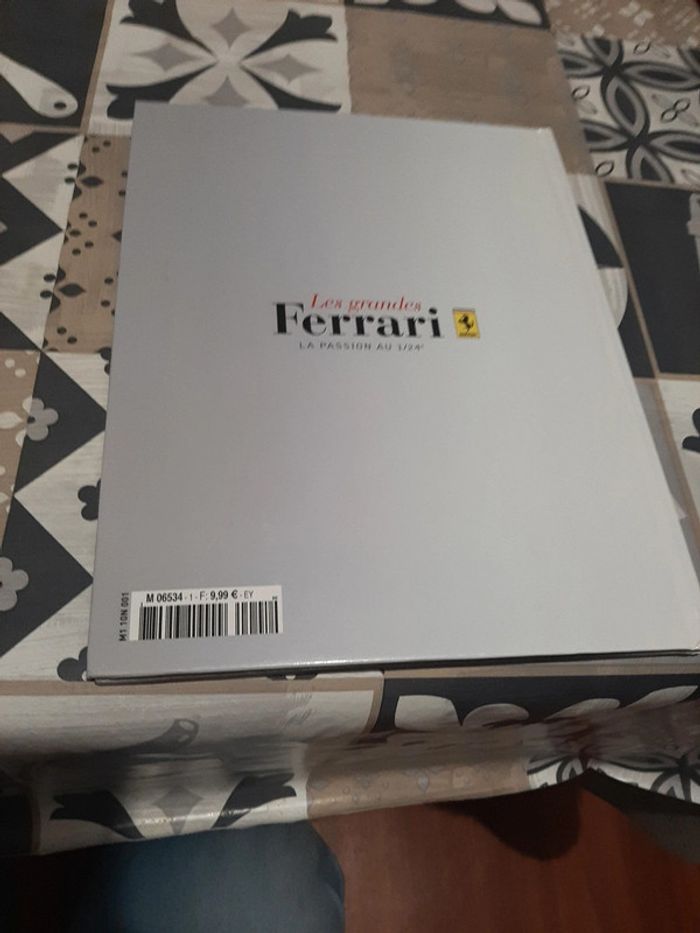 Livre sur les grandes Ferrari 2009 - photo numéro 2