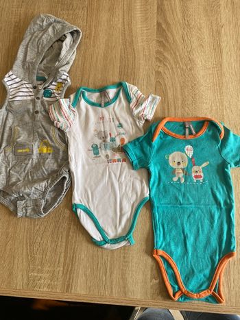 Lot de bodys  9 mois 