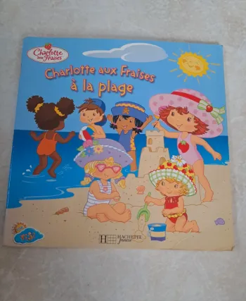Livre Charlotte aux fraises à la plage en TBE