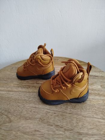 Baskets NIke T17