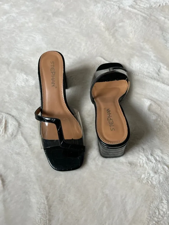 Sandales noire et transparente - photo numéro 2