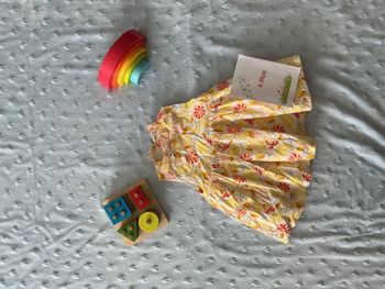 robe sans manches à motifs jaune ouverture totale au dos 6 mois du pareil au même