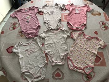 Lot 6 bodys manches courtes