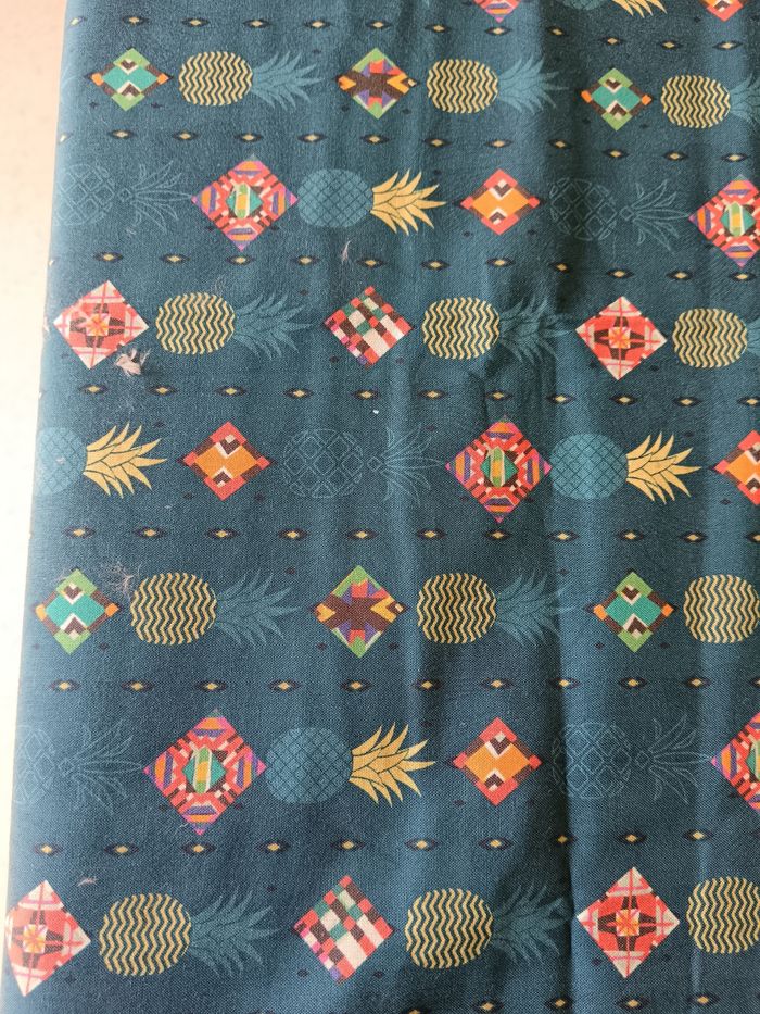 Tissu motif ananas neuf - photo numéro 2