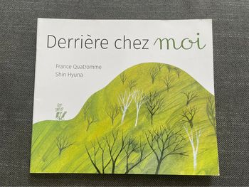 Derrière chez moi de France Quatromme et Shin Hyuna