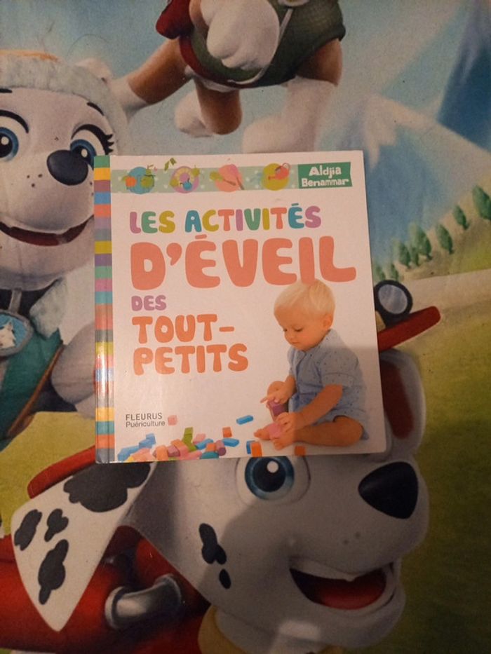 Livre les activités d'éveil