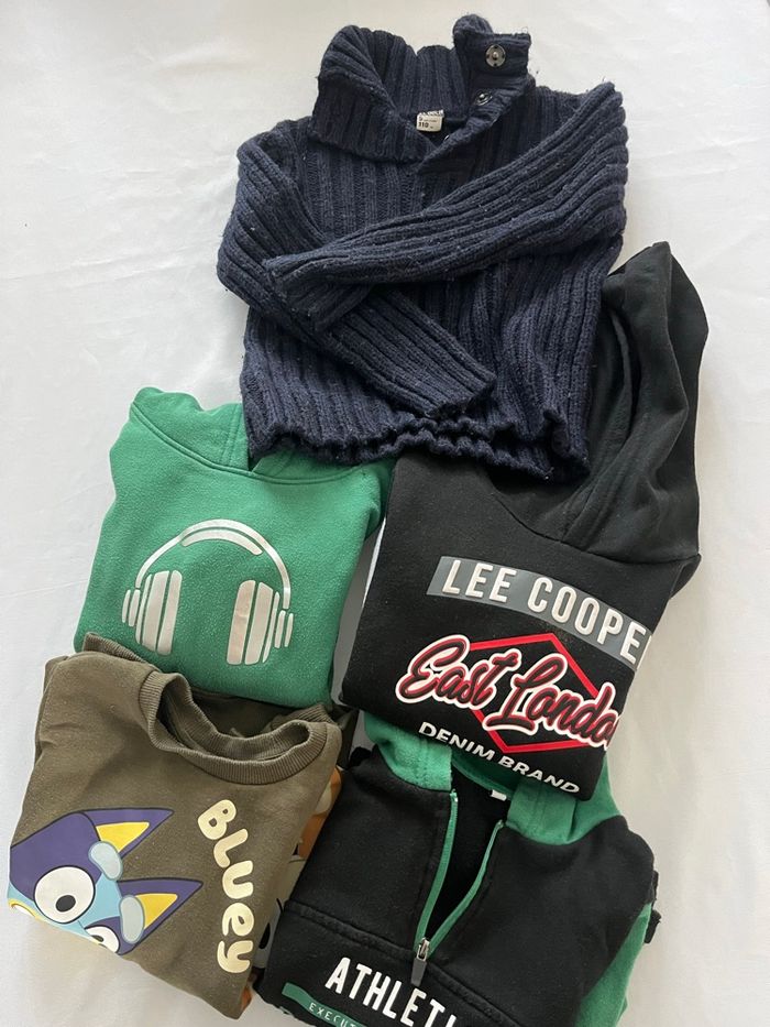 Lot pulls 4 ans - photo numéro 2