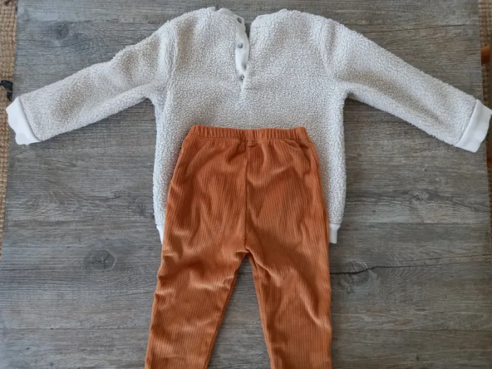 Pyjama 2 pièces chaud - Taille 12 mois - photo numéro 2