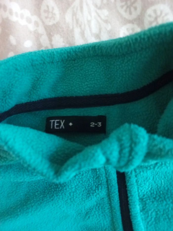 Pull polaire 2/3 ans Tex en parfait état - photo numéro 2