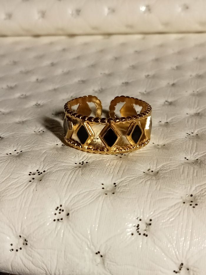 Tres belle bague, pour femme - photo numéro 3