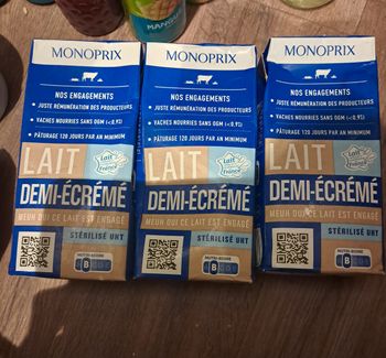 Lait en brique et en bouteilles