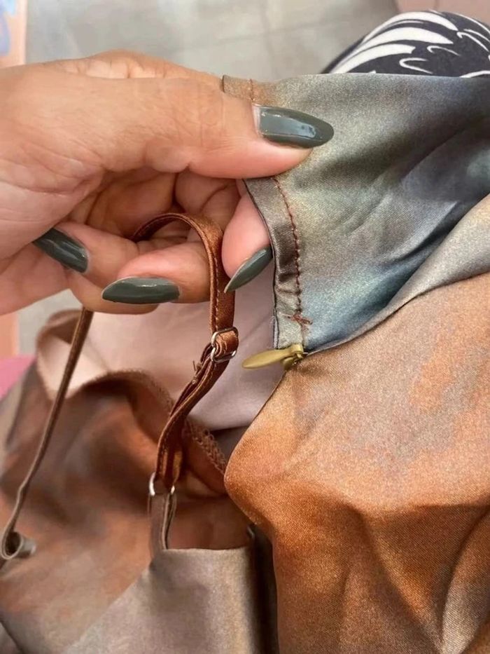 Robe longue satinée imprimé café – élégante et dos nu – taille 34/36 - photo numéro 5
