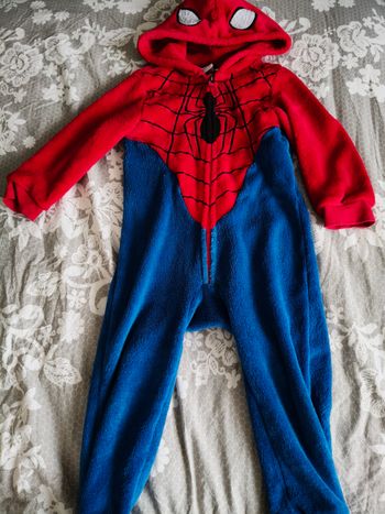 Sur pyjama chaud orchestra Marvel Spider-Man 4 ans 
Rouge et bleu 